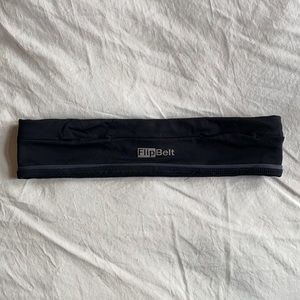 Medium Flipbelt with two water bottles